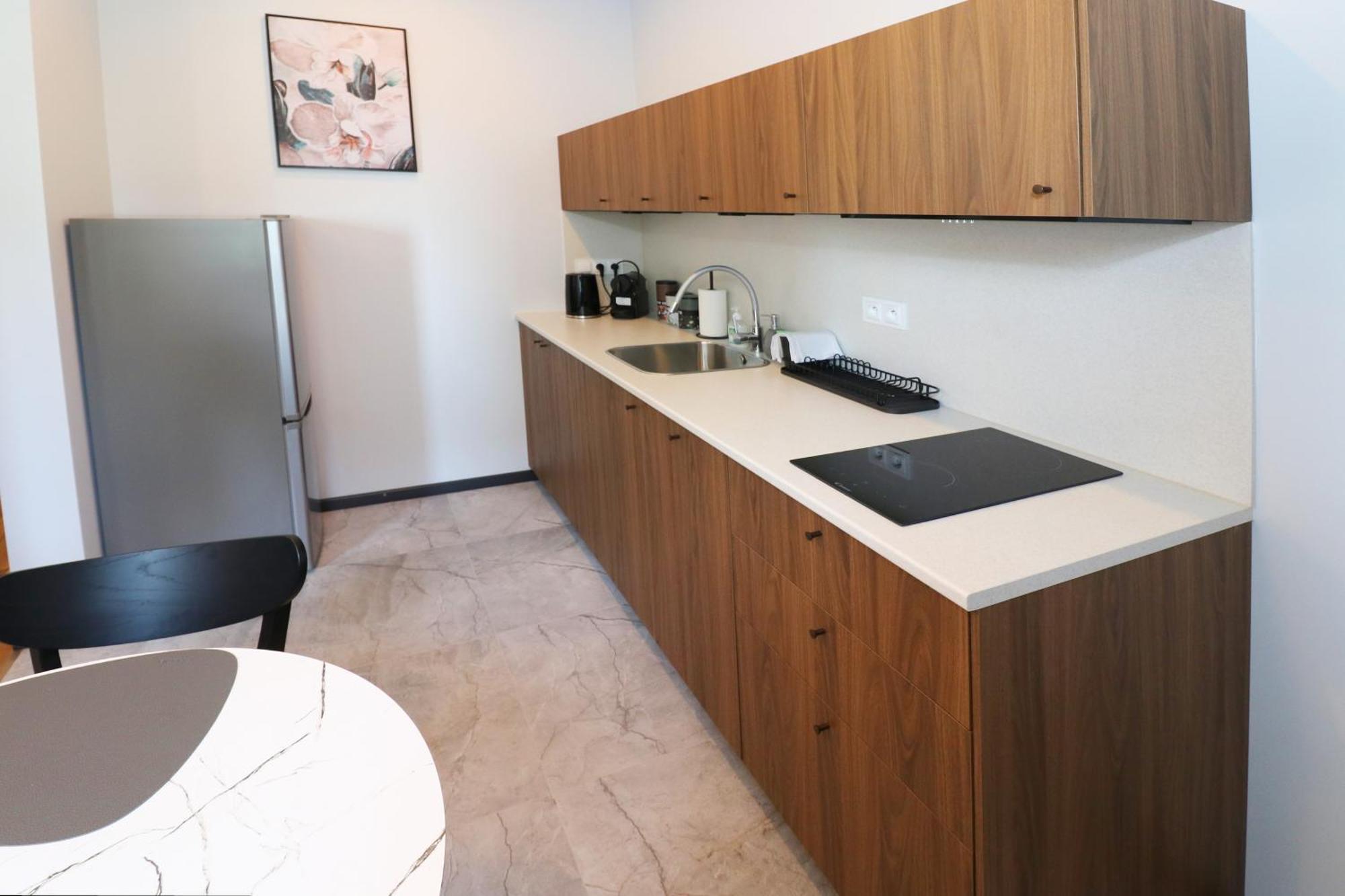 Falcon 5 Metro Sgh Apartment *